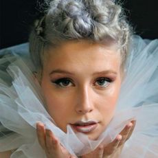 Pompadour Salon Natural Concept Maquillaje en color plata