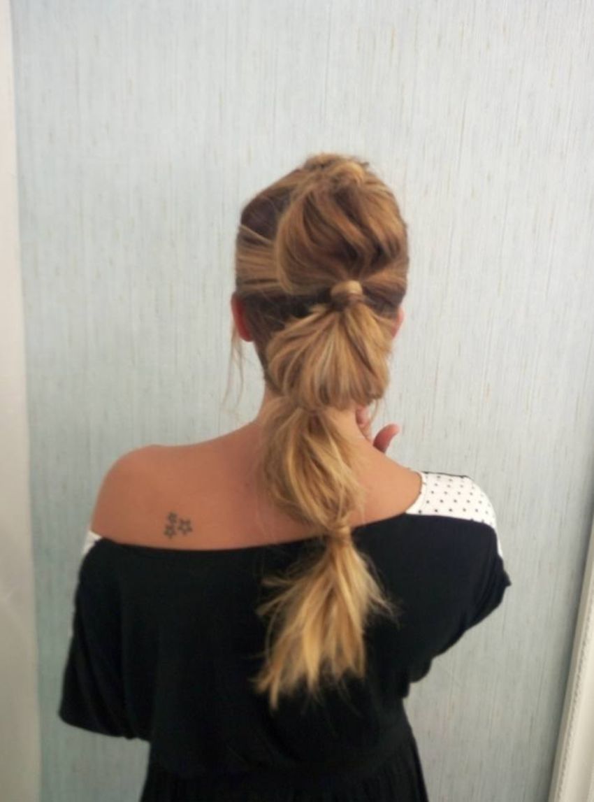 Pompadour Salon Natural Concept Peinado en coleta