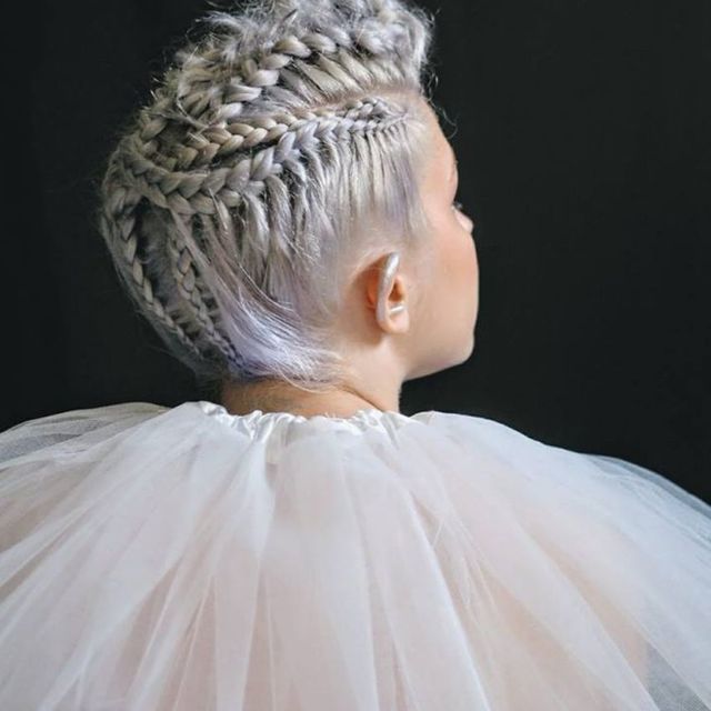 Pompadour Salon Natural Concept Peinados con trenzas
